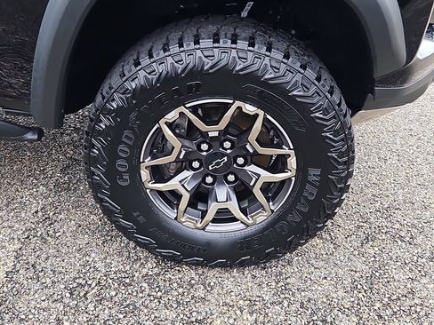 Used 2024 Chevrolet Colorado ZR2 w/ Safety Package AWD/4WD image 10