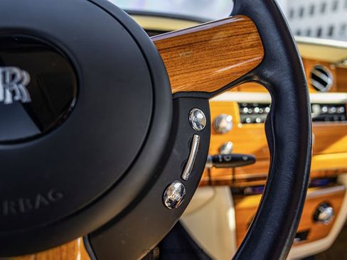 Used 2010 Rolls-Royce Phantom Drophead Coupe RWD image 38