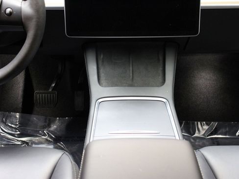 Used 2023 Tesla Model Y Long Range image 28