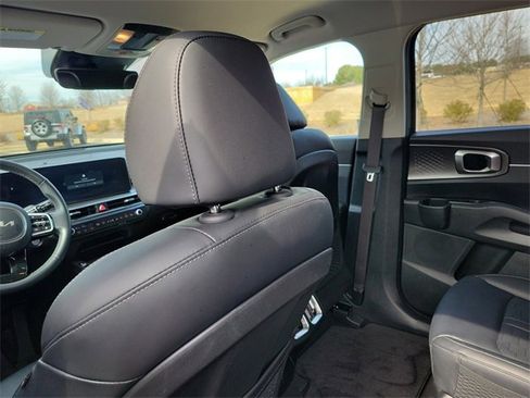 Used 2025 Kia Sorento EX image 13