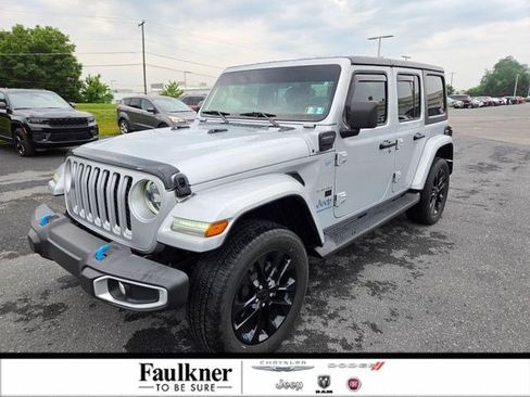 Used 2023 Jeep Wrangler Unlimited Sahara w/ Cold Weather Group AWD/4WD image 1