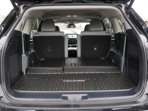 Used 2023 Toyota Highlander Limited image 18