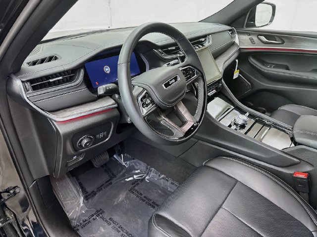 Used 2025 Jeep Grand Cherokee L Overland w/ Advanced Protech Group III AWD/4WD image 11