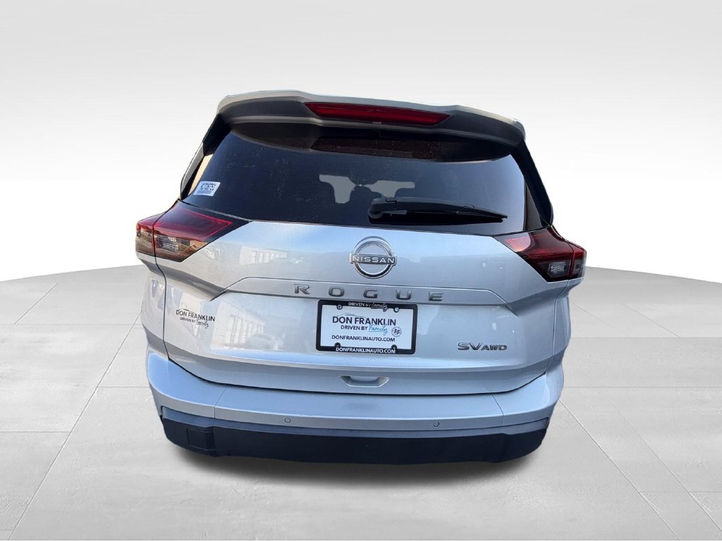 Used 2024 Nissan Rogue SV AWD/4WD image 5