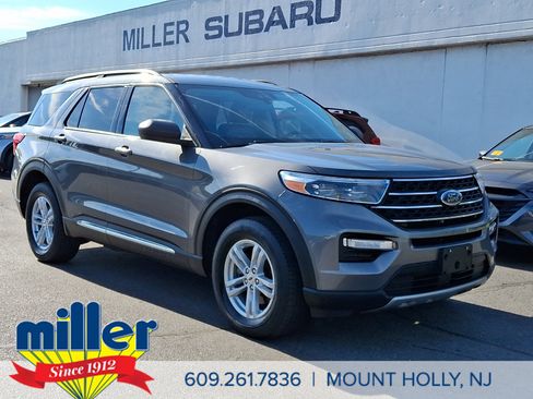 Certified 2023 Ford Explorer XLT w/ Equipment Group 202A AWD/4WD image 1