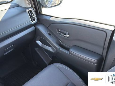 Used 2025 Nissan Frontier SV RWD image 9