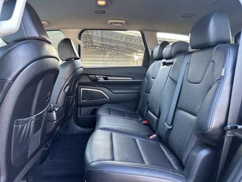 Used 2024 Kia Telluride LX FWD image 24