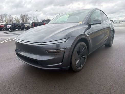 Used 2026 Tesla Model Y Long Range image 2