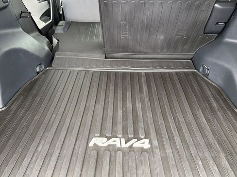 Used 2021 Toyota RAV4 XLE w/ Convenience Package image 14