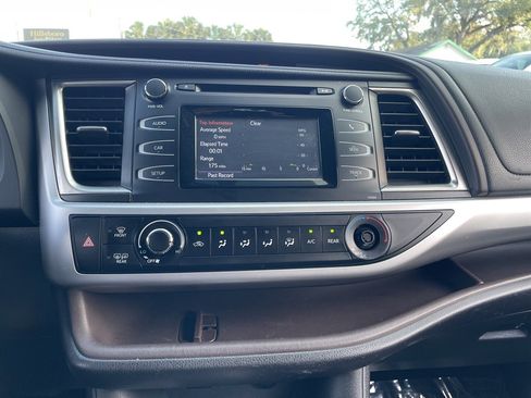 Used 2016 Toyota Highlander LE FWD image 29