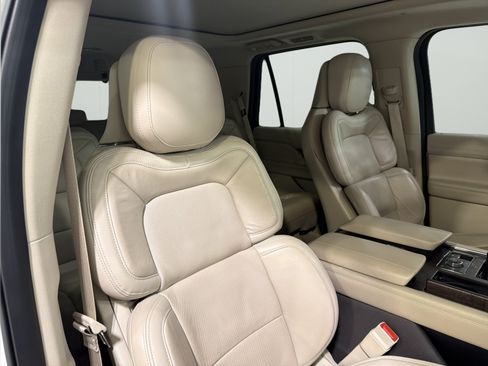 Used 2020 Lincoln Navigator Reserve w/ Luxury Package RWD image 14