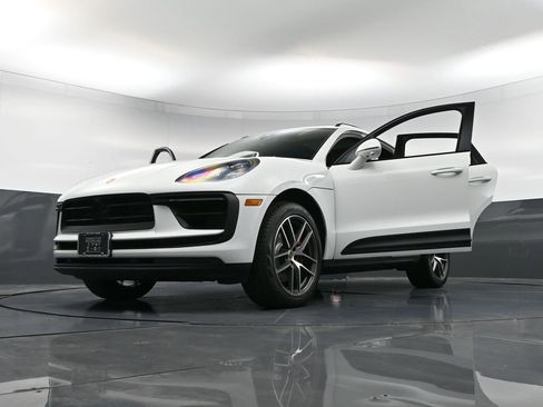 Certified 2022 Porsche Macan S image 39