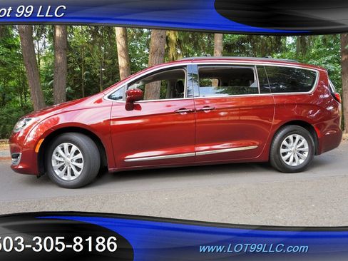Used 2017 Chrysler Pacifica Touring-L FWD image 5