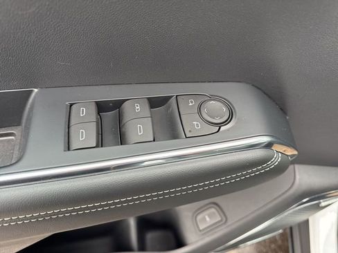 Used 2024 GMC Acadia Elevation image 9