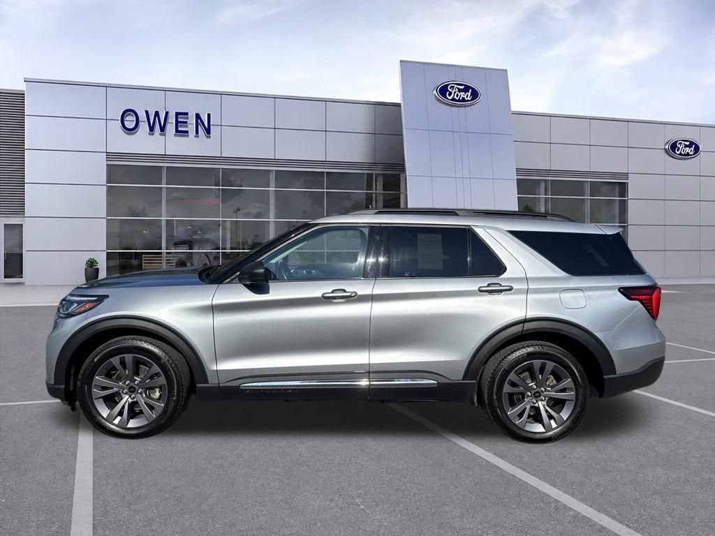 Used 2025 Ford Explorer Active w/ Active Comfort Package AWD/4WD image 2