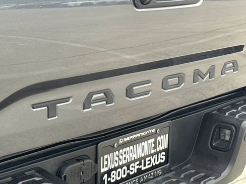 Used 2021 Toyota Tacoma TRD Off-Road w/ Technology Package AWD/4WD image 26
