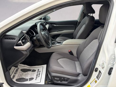 Used 2022 Toyota Camry LE image 9