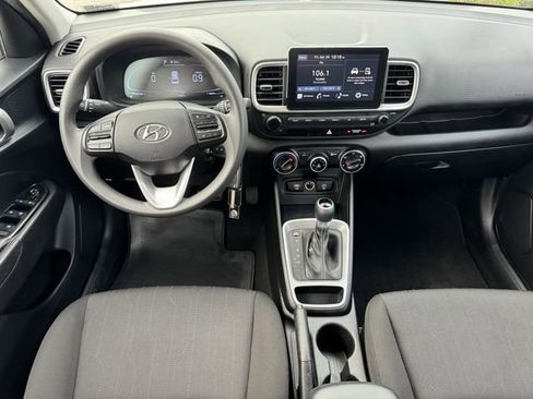 Used 2024 Hyundai Venue SE FWD image 12
