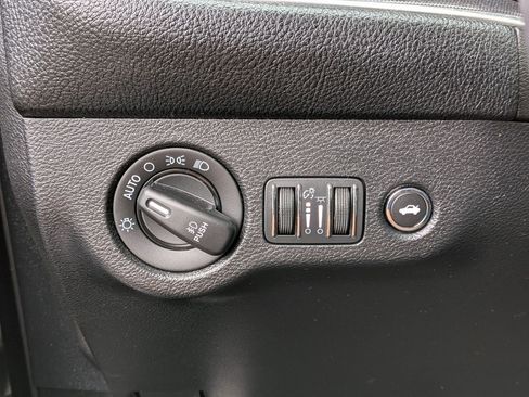 Used 2016 Dodge Challenger R/T Scat Pack w/ Leather Interior Group image 17