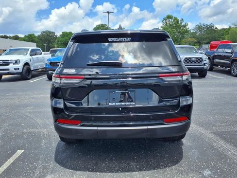 Used 2024 Jeep Grand Cherokee Limited w/ Black Appearance Package image 4