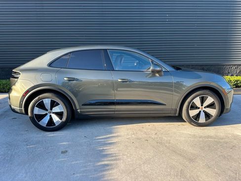 Certified 2025 Porsche Macan Electric image 10