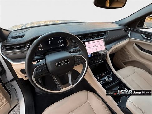 Used 2024 Jeep Grand Cherokee L Limited image 9