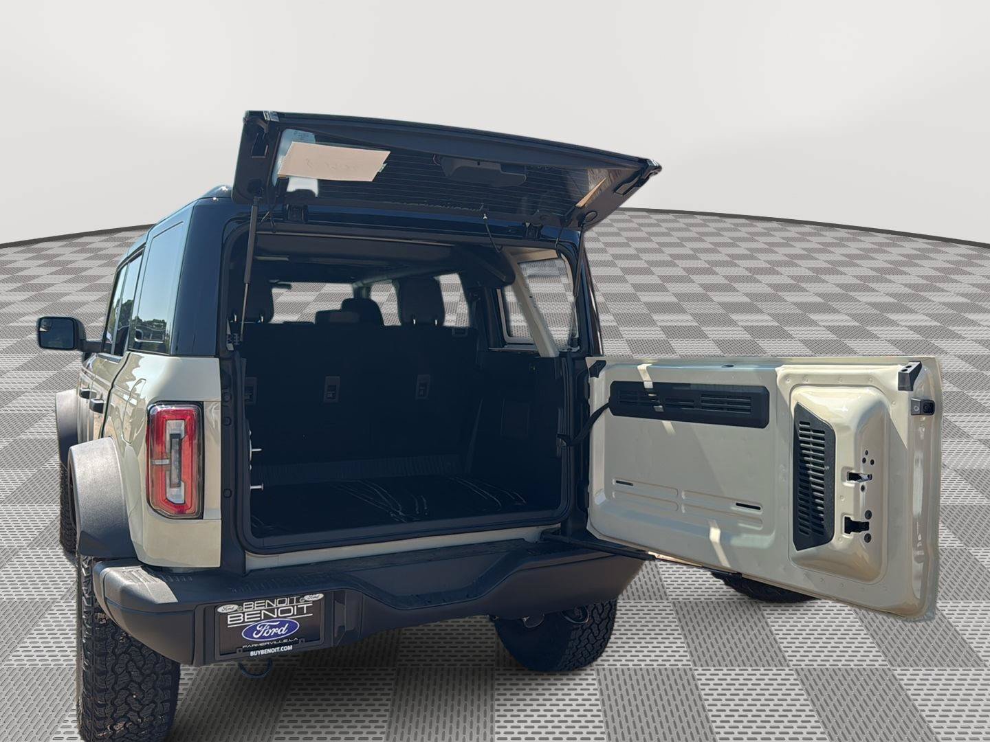 New 2026 Ford Bronco Badlands w/ Black Appearance Package AWD/4WD image 7
