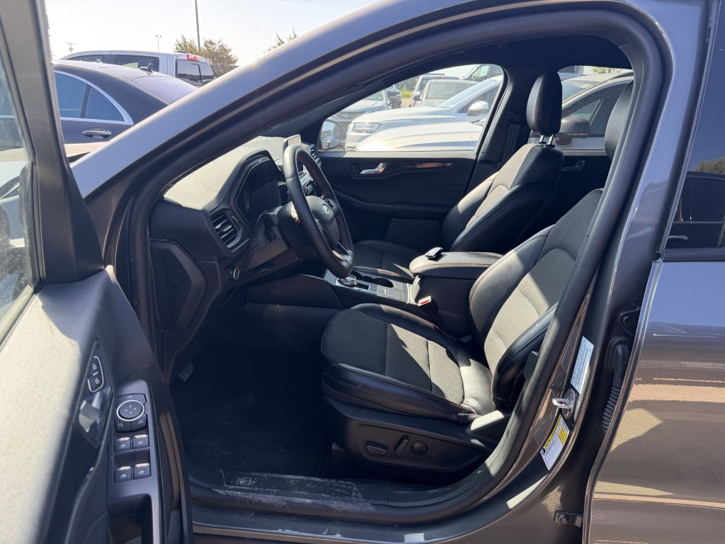 Used 2025 Ford Escape ST-Line Select AWD/4WD image 18
