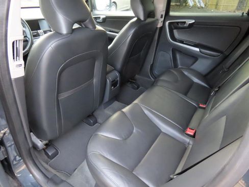 Used 2016 Volvo XC60 T6 w/ Protection Package image 13