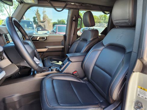 Used 2022 Ford Bronco Badlands image 10