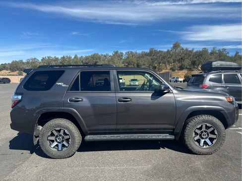 Used 2020 Toyota 4Runner TRD Off-Road AWD/4WD image 4
