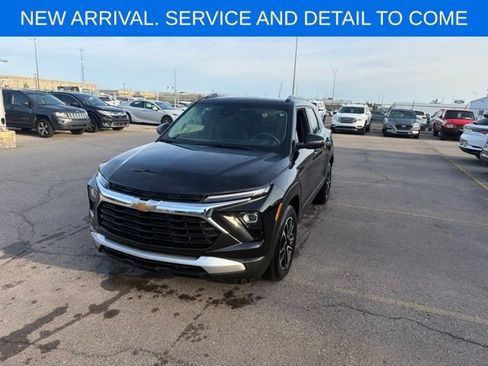 Used 2024 Chevrolet TrailBlazer LT FWD image 2