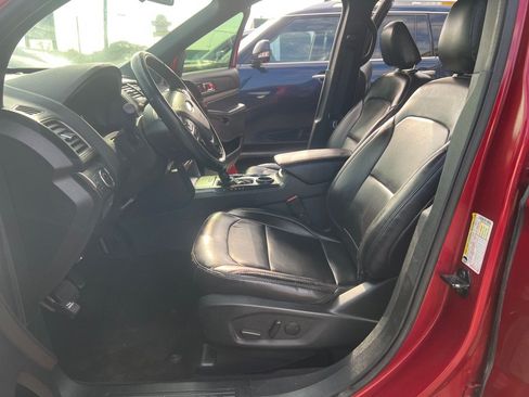 Used 2019 Ford Explorer XLT w/ Equipment Group 202A FWD image 14