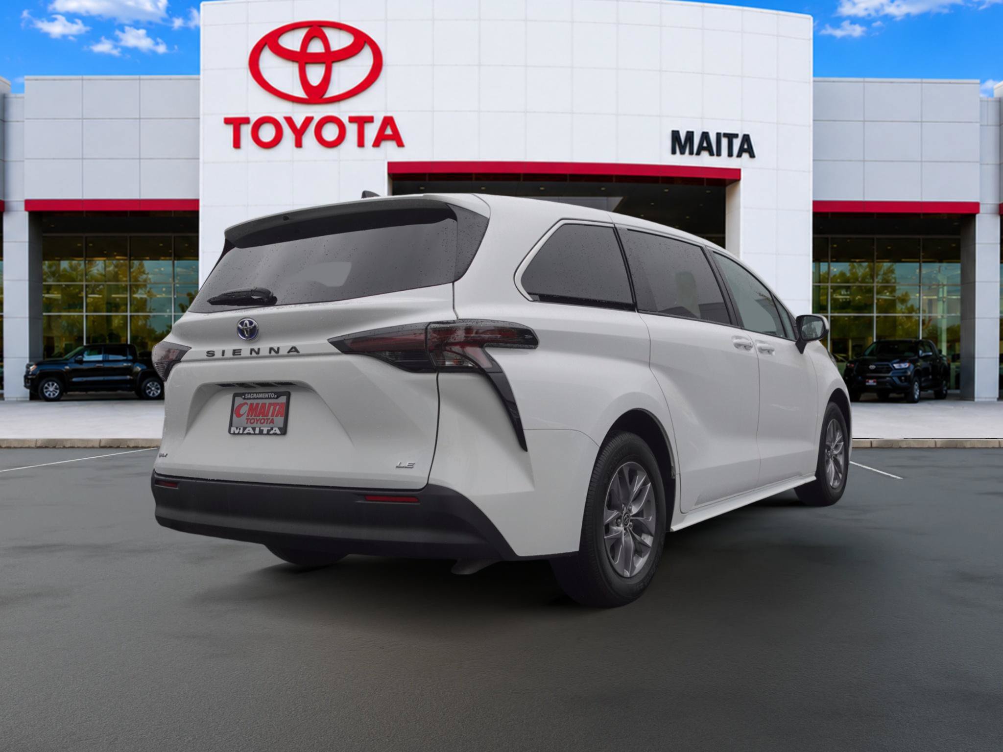 Certified 2025 Toyota Sienna LE FWD image 3