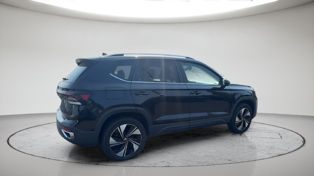 Used 2025 Volkswagen Taos SE AWD/4WD image 9