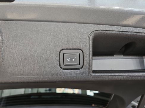 Used 2024 GMC Terrain SLT w/ LPO, 'HIT The Road' Package image 15