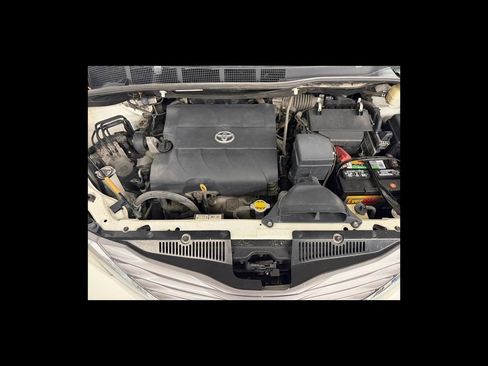 Used 2015 Toyota Sienna XLE FWD image 21