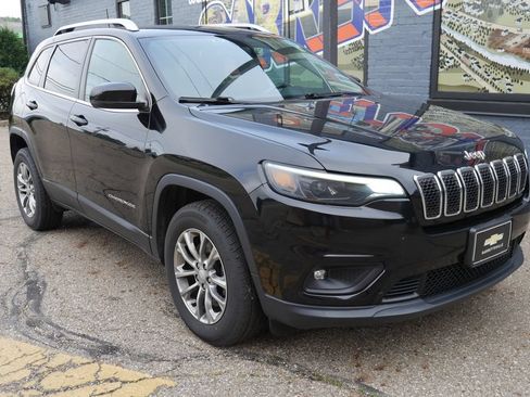 Used 2019 Jeep Cherokee Latitude Plus w/ Cold Weather Group AWD/4WD image 24