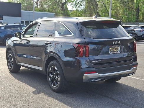 Certified 2025 Kia Sorento S image 3