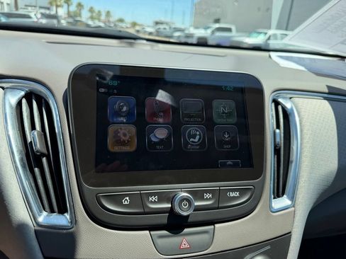 Used 2017 Chevrolet Malibu LT FWD image 26