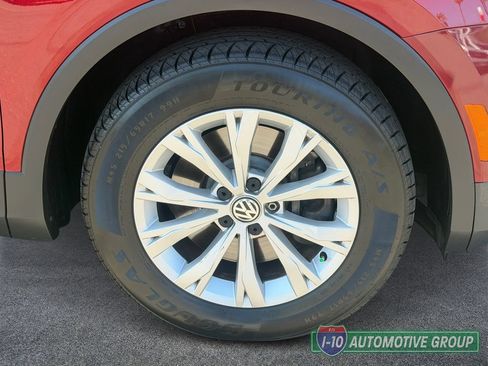 Used 2018 Volkswagen Tiguan SE w/ Panoramic Sunroof Package AWD/4WD image 11