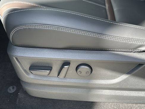 New 2025 Nissan Armada SL w/ Captain's Chari Seat Package image 17