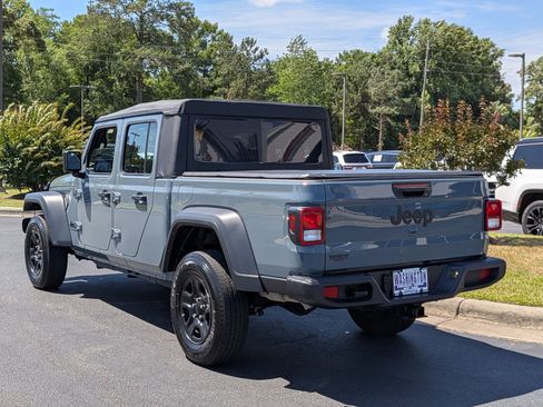 Used 2025 Jeep Gladiator Sport AWD/4WD image 7