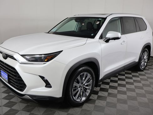 Used 2025 Toyota Grand Highlander Platinum image 10