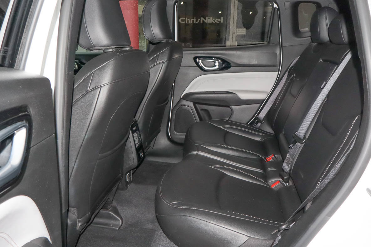 Used 2025 Jeep Compass Limited AWD/4WD image 8