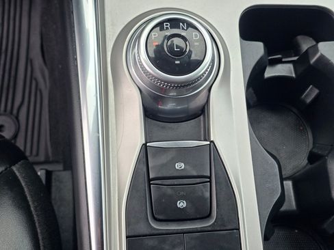 Used 2022 Ford Explorer Platinum w/ Technology Package AWD/4WD image 15
