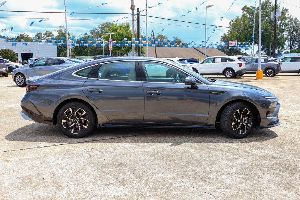 Used 2025 Hyundai Sonata SEL FWD image 21