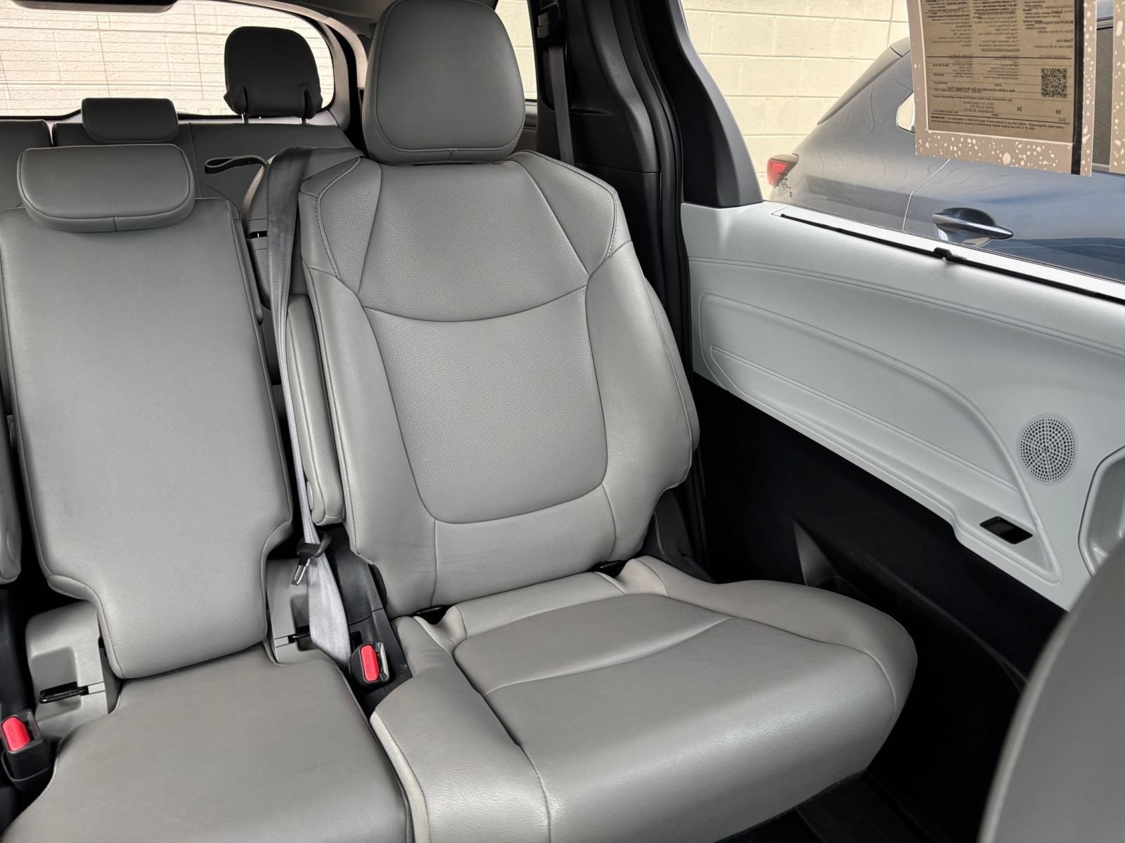 Used 2025 Toyota Sienna XLE FWD image 40