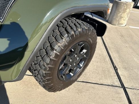 Used 2023 Jeep Gladiator Willys image 13