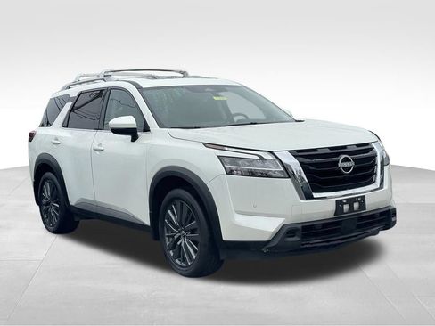 Certified 2024 Nissan Pathfinder SL w/ SL Premium Package AWD/4WD image 3